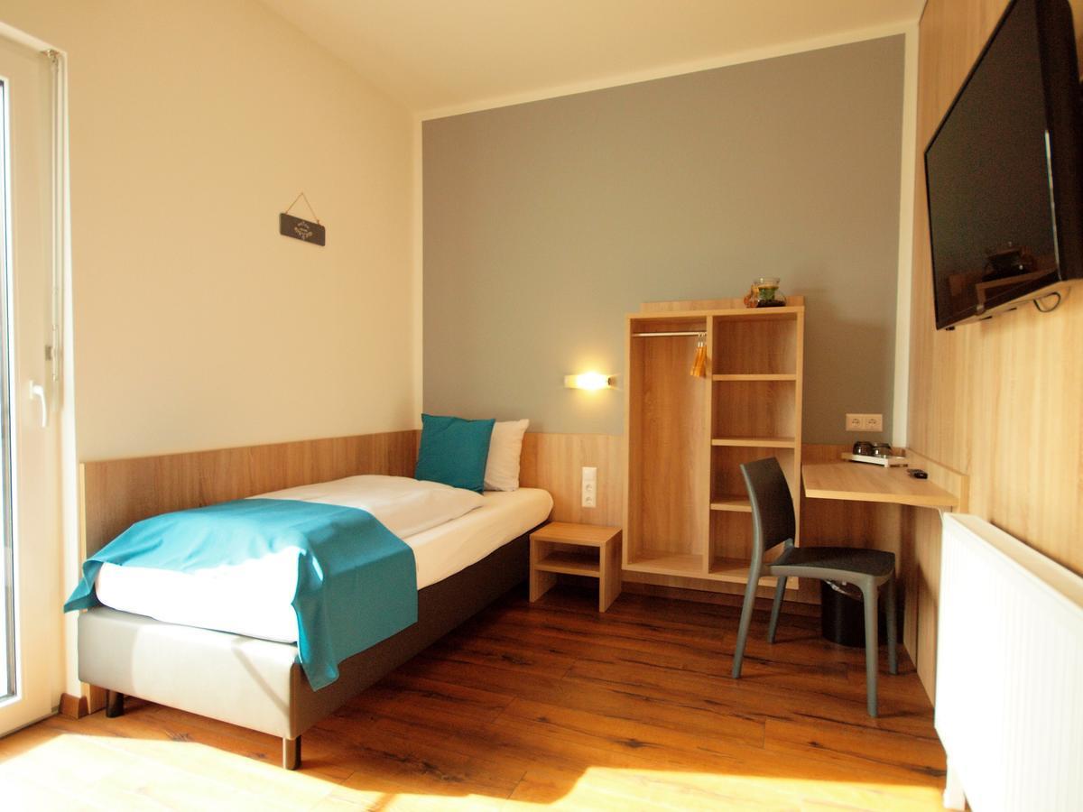 Hotel Traumfabrik Buettelborn ภายนอก รูปภาพ
