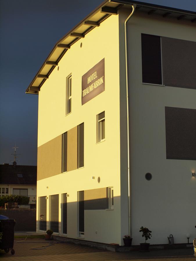 Hotel Traumfabrik Buettelborn ภายนอก รูปภาพ