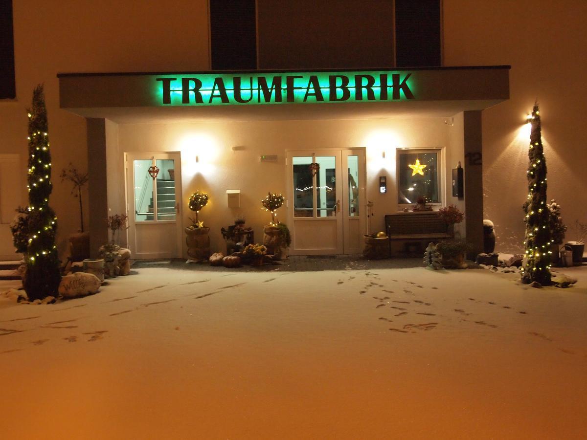 Hotel Traumfabrik Buettelborn ภายนอก รูปภาพ