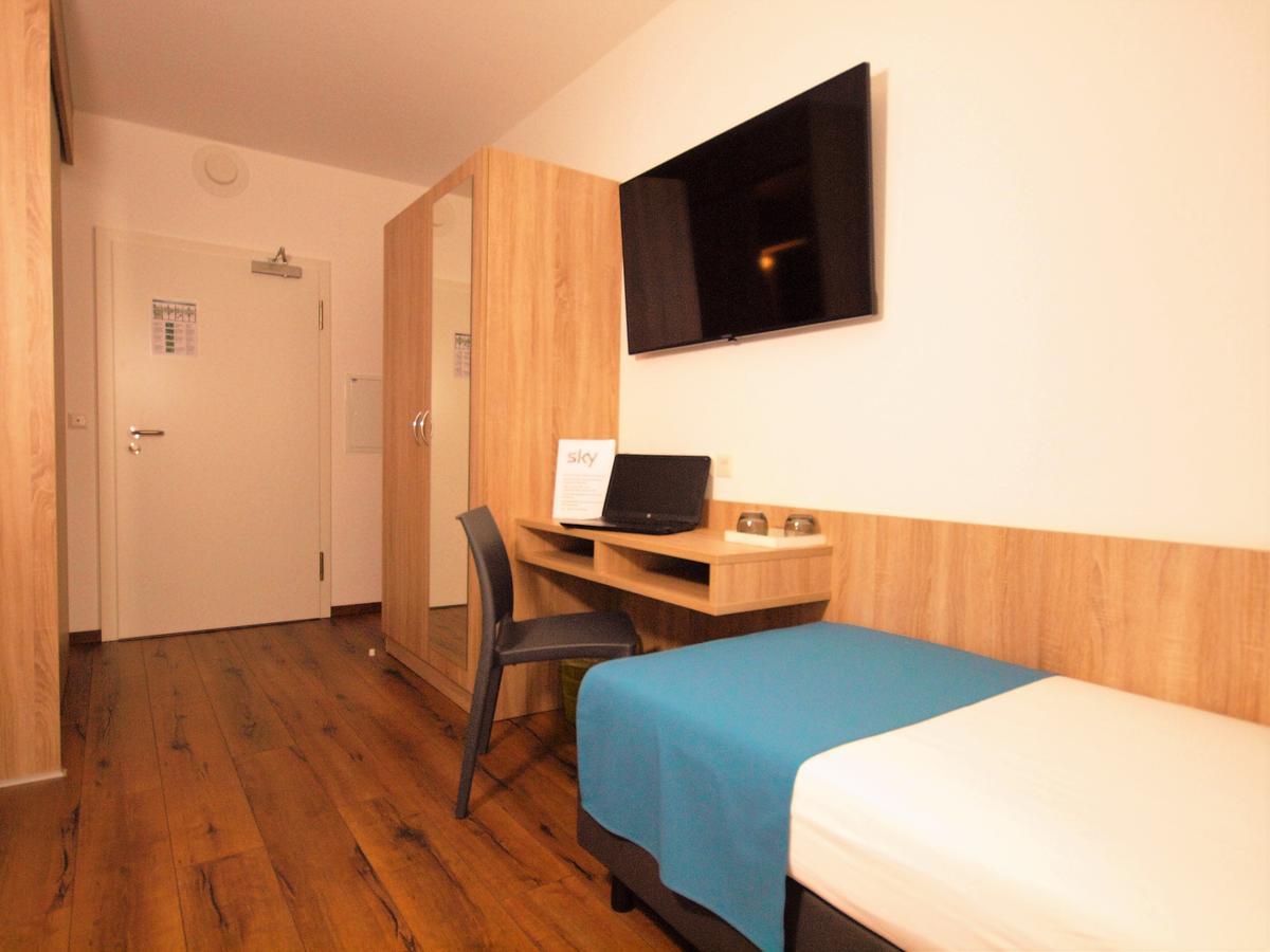 Hotel Traumfabrik Buettelborn ภายนอก รูปภาพ